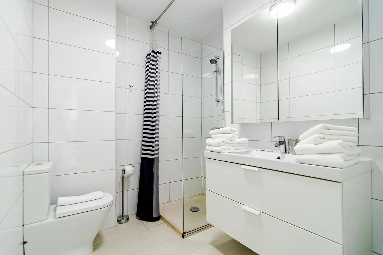 Cp - Modern Beachside Apartment In Estepona Spain